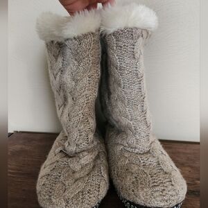 Cape Juby Taupe Cable Knit Faux-Fur Trim Slipper Boots Size M